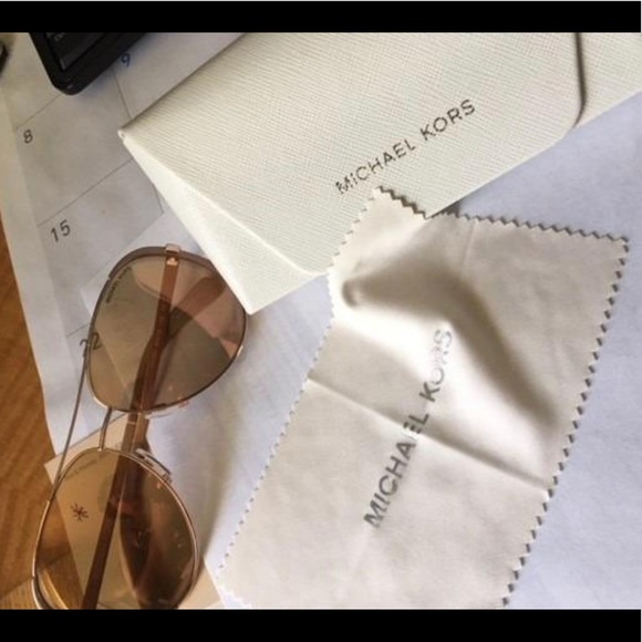 Michael Kors Women's Chelsea Aviator - Picture 5 of 5